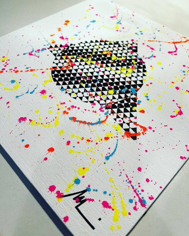 Obra en técnica mixta sobre lienzo con spray y acrílico — foto de proceso en el taller