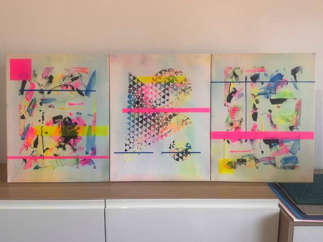 Obra en técnica mixta sobre lienzo con spray y acrílico — foto de proceso en el taller