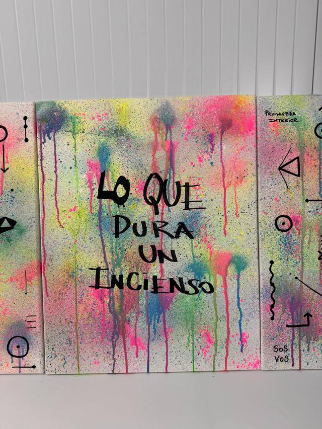 Obra en técnica mixta sobre lienzo con spray y acrílico — foto de proceso en el taller